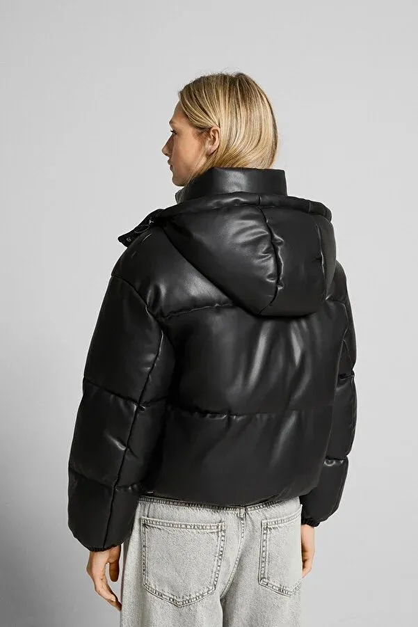 Sure! Heres an optimized title for the product with added modifiers:

Bershka Womens Stylish Faux Leather Hooded Puffer Jacket - Trendy and Warm Winter Coat